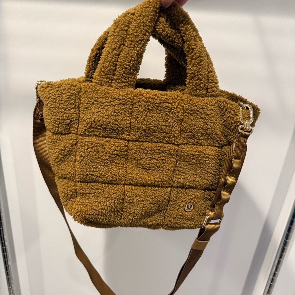 Lululemon Quilted Grid Fleece Crossbody Bag 5L in Burnt Caramel